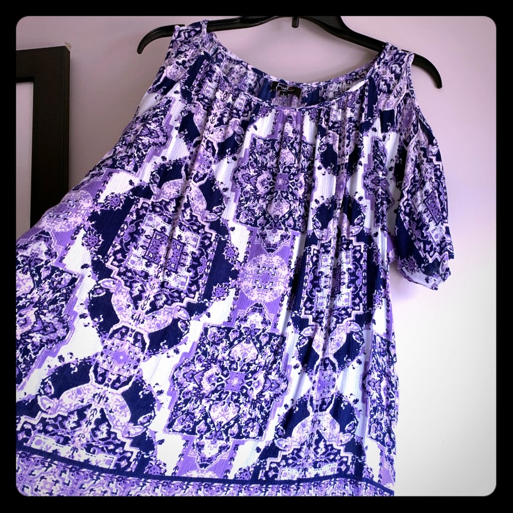 Cold shoulder loose fitting super light blouse